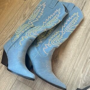 LIKE NEW RHINESTONE COWBOY BOOTS